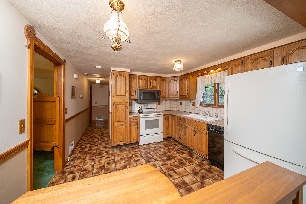 201 Byron Randall Road Scituate, RI 02857 - Photo 19 of 36