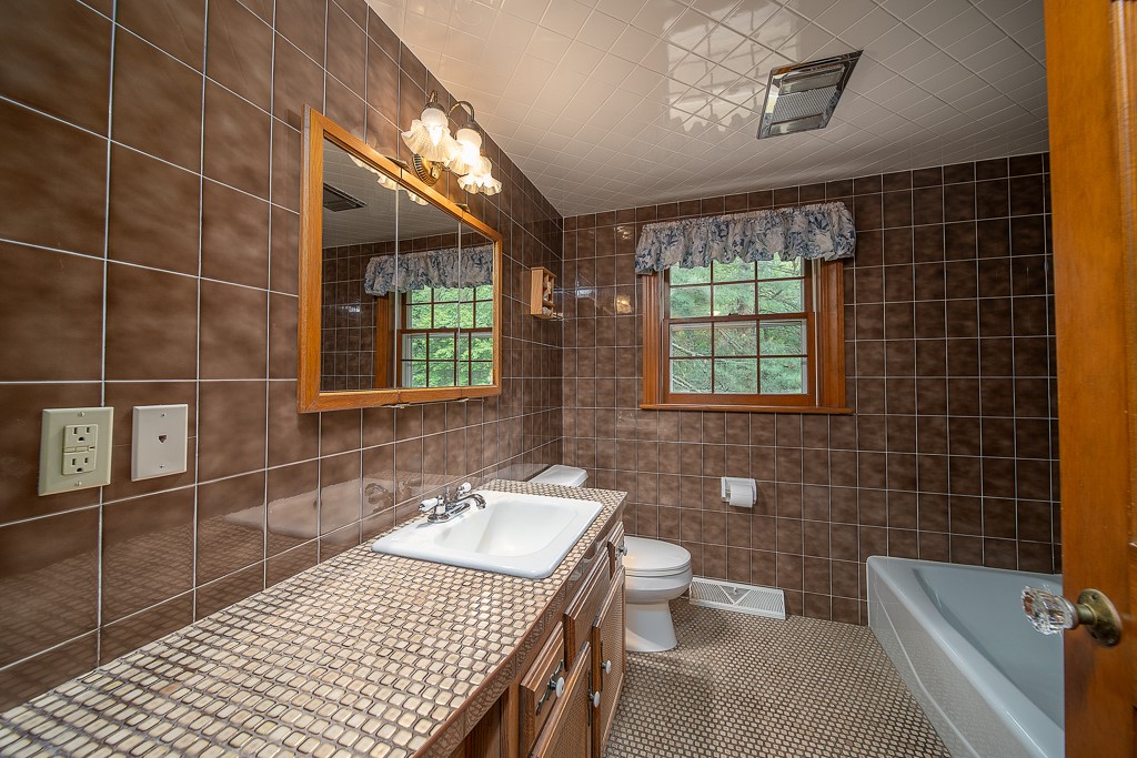 201 Byron Randall Road Scituate, RI 02857 - Photo 28 of 36