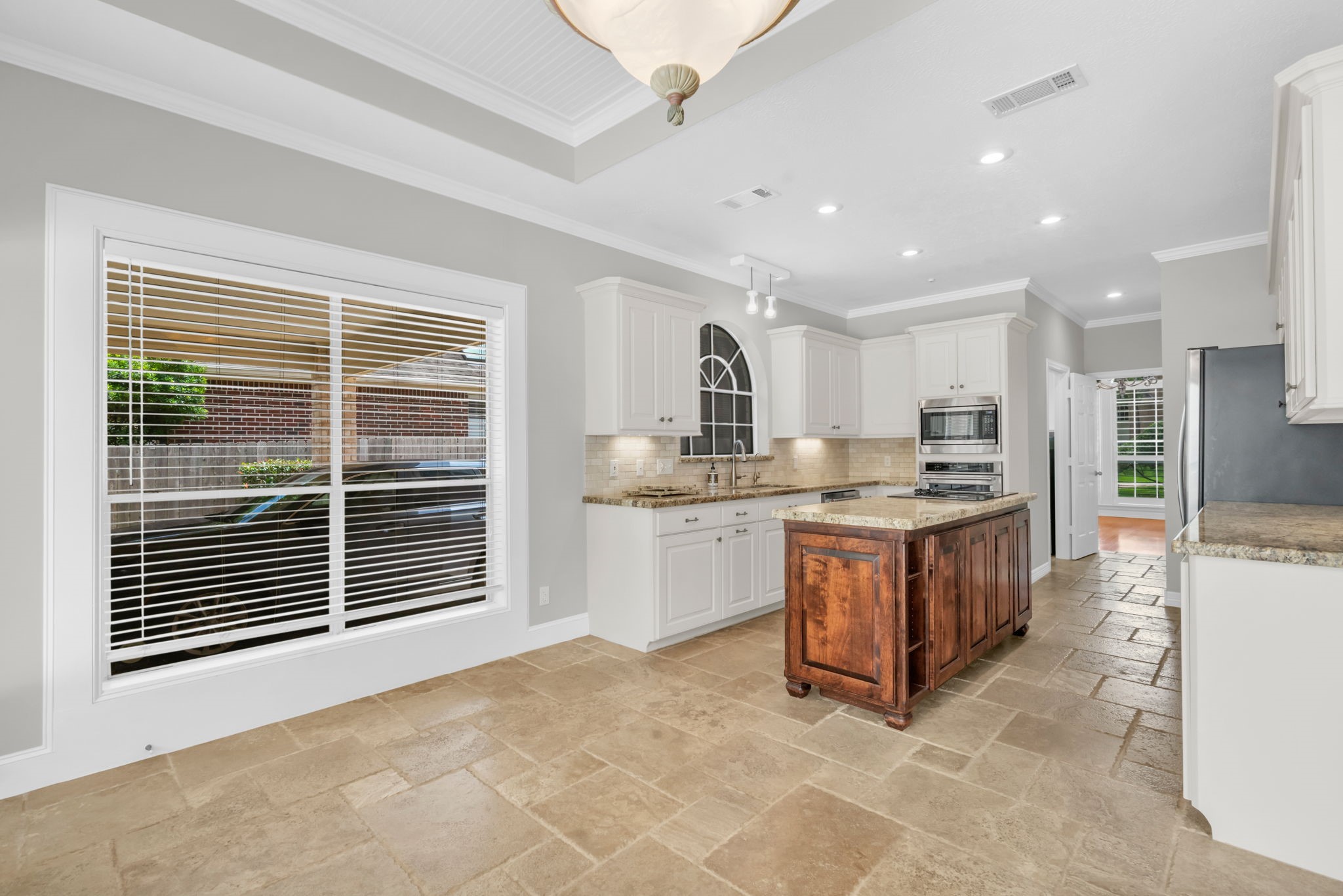 142 West Shadowpoint Circle The Woodlands, TX 77381 - Photo 14 of 50