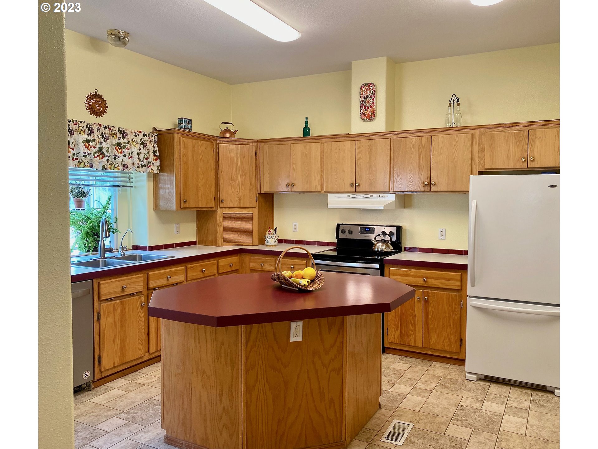 24001 Suttle Road Veneta, OR 97487 - Photo 8 of 32 Gallery Image 8