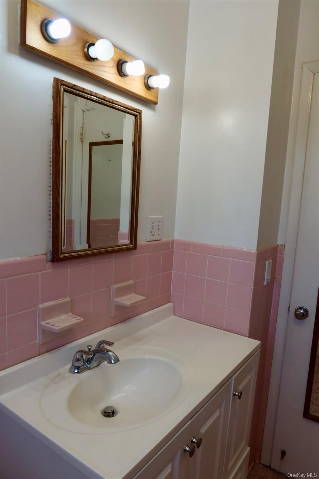 76 Beverly Road Mount Kisco, NY 10549 - Photo 15 of 27