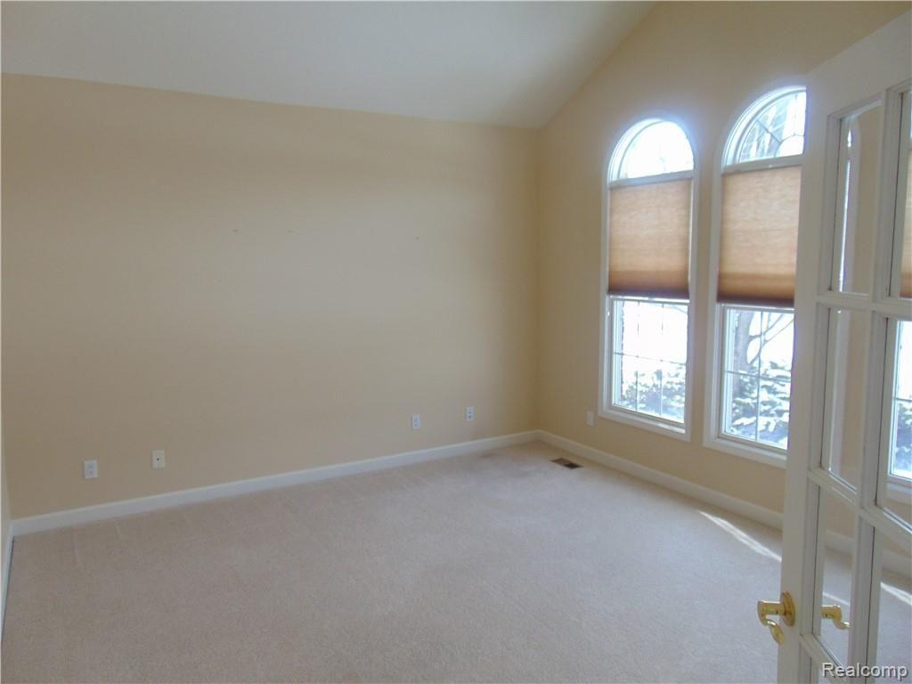 5835 Stonehaven Boulevard Rochester, MI 48306 - Photo 3 of 31
