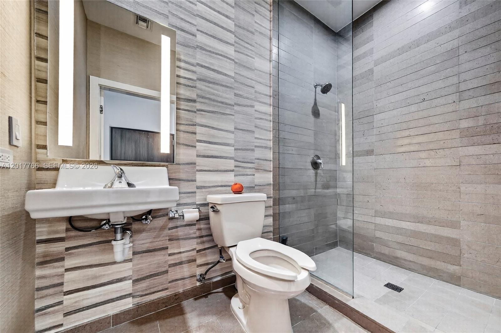 88 Southwest 7th Street, Unit PH4202 Miami, FL 33130 - Photo 57 of 88 4th bathroom-Service Bathroom