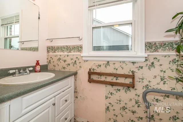 $475,000 | 119 South Holly Street, Nampa, ID 83686