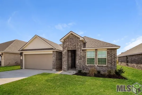 $1,995 | 106 Royal Oak Street, Youngsville, LA 70592