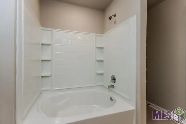 $1,995 | 106 Royal Oak Street, Youngsville, LA 70592