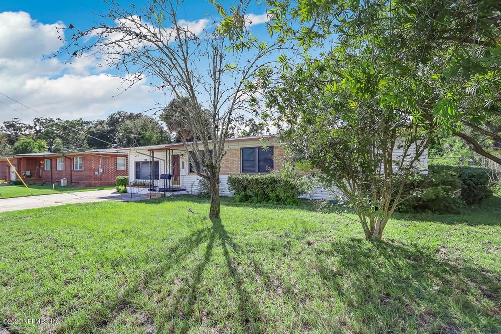 3304 Rogero Road Jacksonville, FL 32277 - Photo 4 of 36 a view of backyard with green space