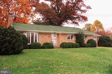 39158 Aldie Road Aldie, VA 20105 - Photo 1 of 17 Exterior (Main)