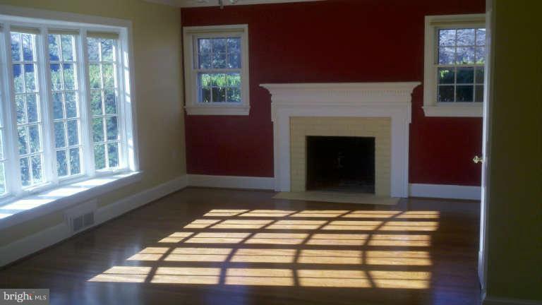 39158 Aldie Road Aldie, VA 20105 - Photo 3 of 17 Family Room