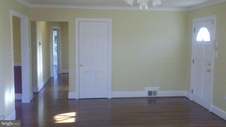 39158 Aldie Road Aldie, VA 20105 - Photo 4 of 17 Family Room to Foyer