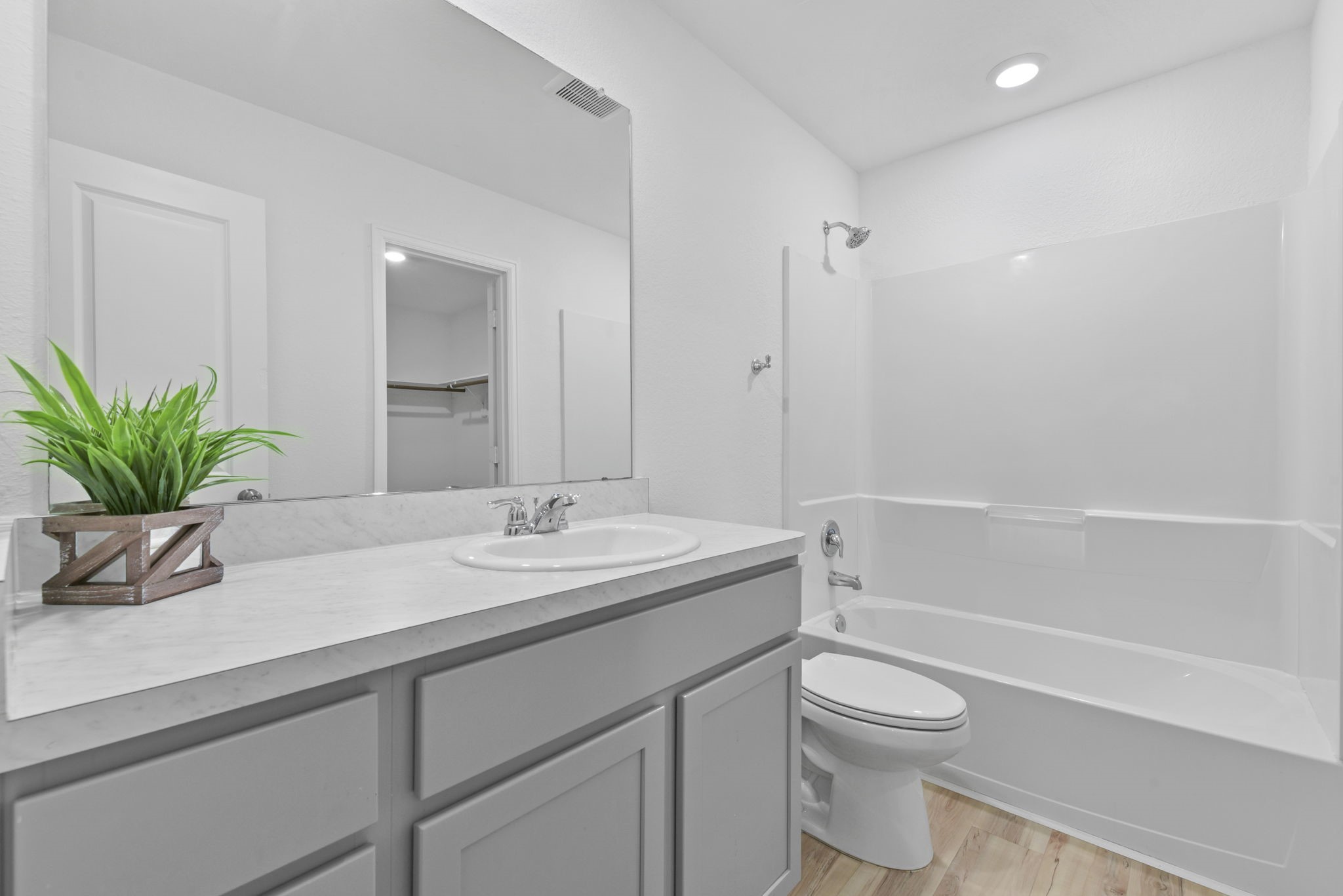 22156 Juniper Crossing Drive New Caney, TX 77357 - Photo 19 of 47 Primary Bathroom with Shower/Tub Combo