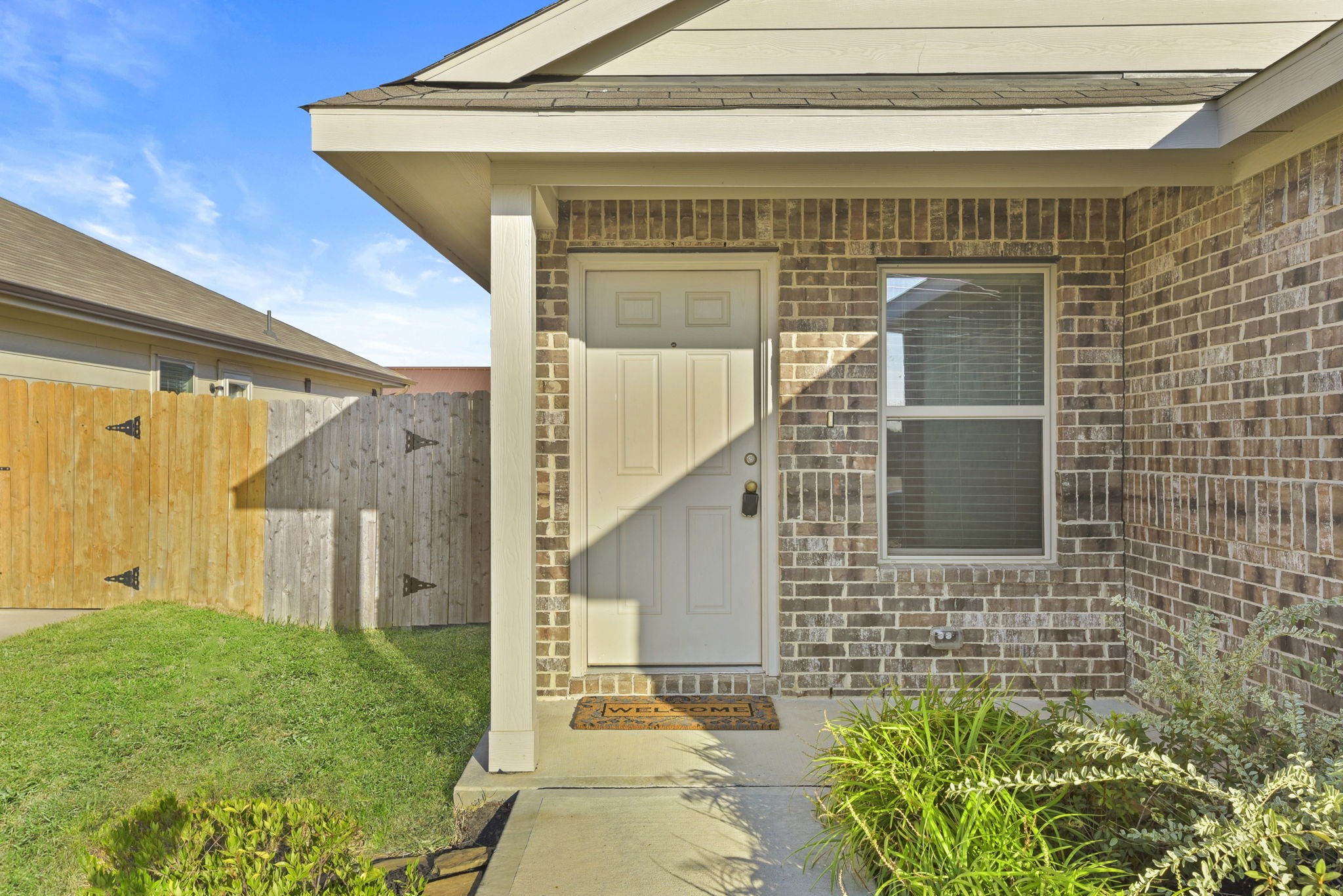 22156 Juniper Crossing Drive New Caney, TX 77357 - Photo 3 of 47 Come on in!