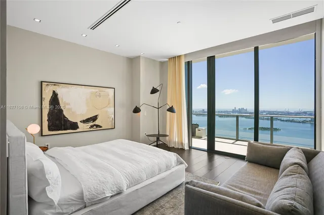 $24,500 | 650 Northeast 32nd Street, Unit UPH5303, Miami, FL 33137