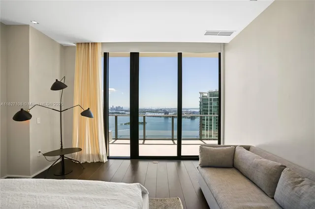 $24,500 | 650 Northeast 32nd Street, Unit UPH5303, Miami, FL 33137