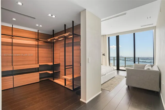 $24,500 | 650 Northeast 32nd Street, Unit UPH5303, Miami, FL 33137