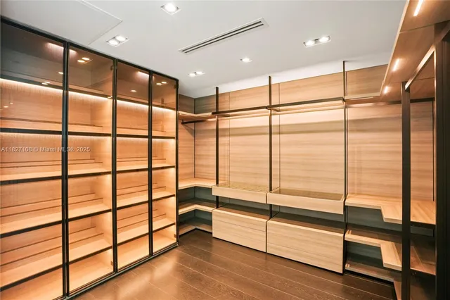 $24,500 | 650 Northeast 32nd Street, Unit UPH5303, Miami, FL 33137