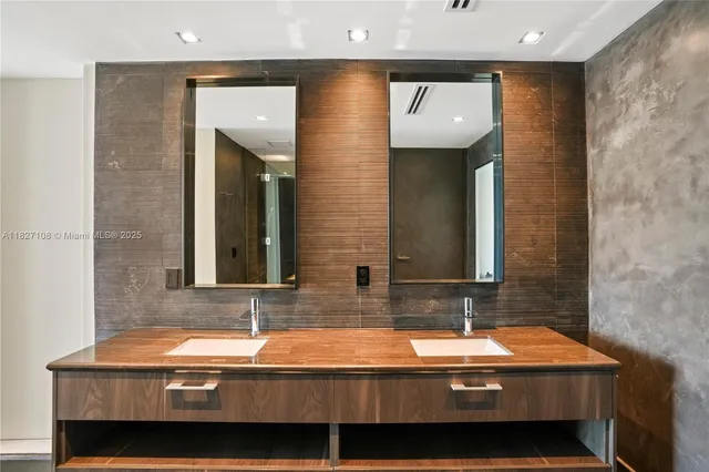 $24,500 | 650 Northeast 32nd Street, Unit UPH5303, Miami, FL 33137