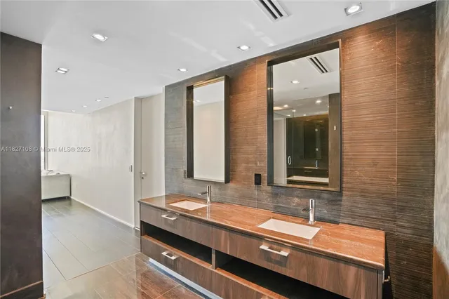 $24,500 | 650 Northeast 32nd Street, Unit UPH5303, Miami, FL 33137