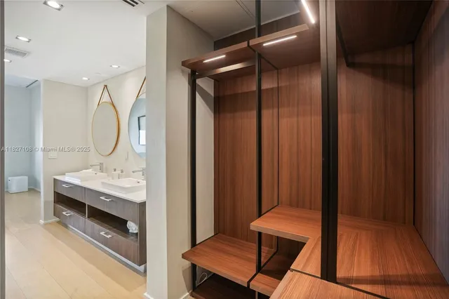 $24,500 | 650 Northeast 32nd Street, Unit UPH5303, Miami, FL 33137