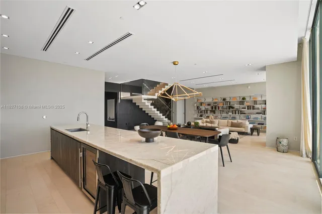 $24,500 | 650 Northeast 32nd Street, Unit UPH5303, Miami, FL 33137