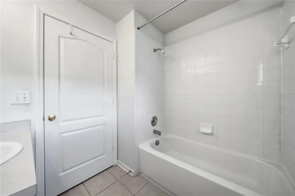 $2,400 | 30525 Lanesborough Circle, Wesley Chapel, FL 33543