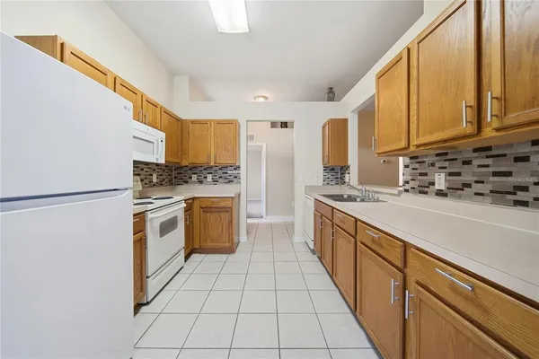 $2,400 | 30525 Lanesborough Circle, Wesley Chapel, FL 33543