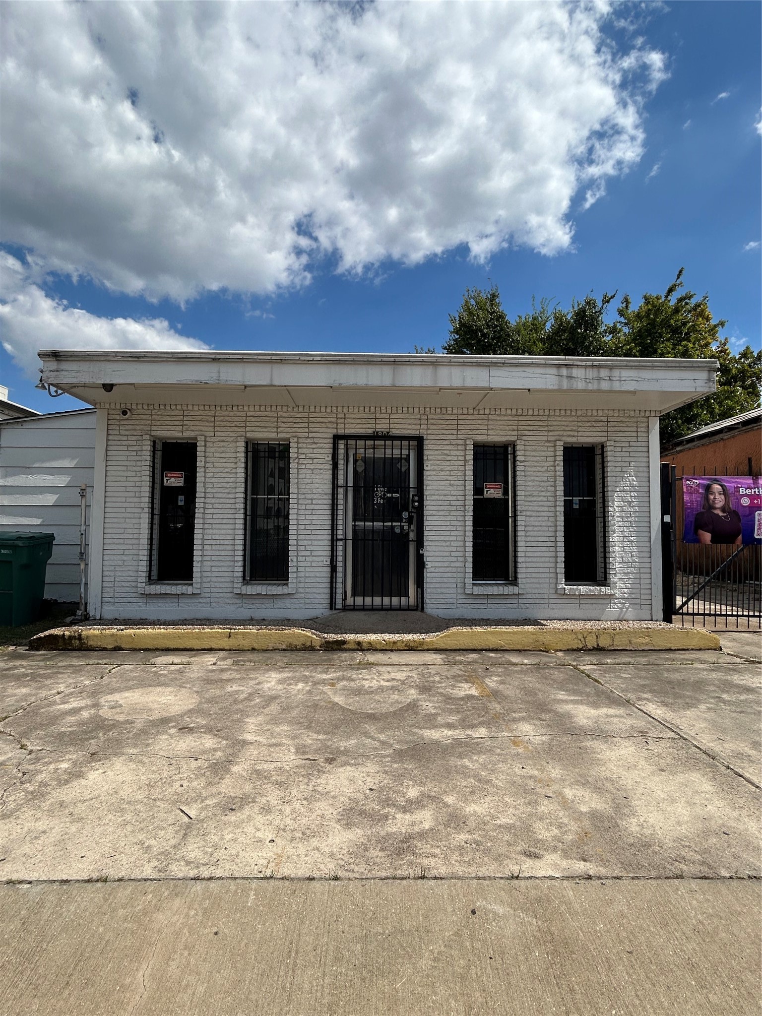 1804 North Main Street Houston, TX 77009 - Photo 2 of 10