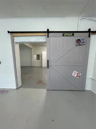 $2,600 | 1804 North Main Street, Houston, TX 77009