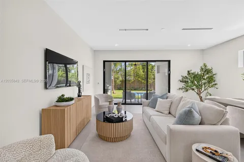 $1,525,000 | 910 Southeast 13th Street, Fort Lauderdale, FL 33316