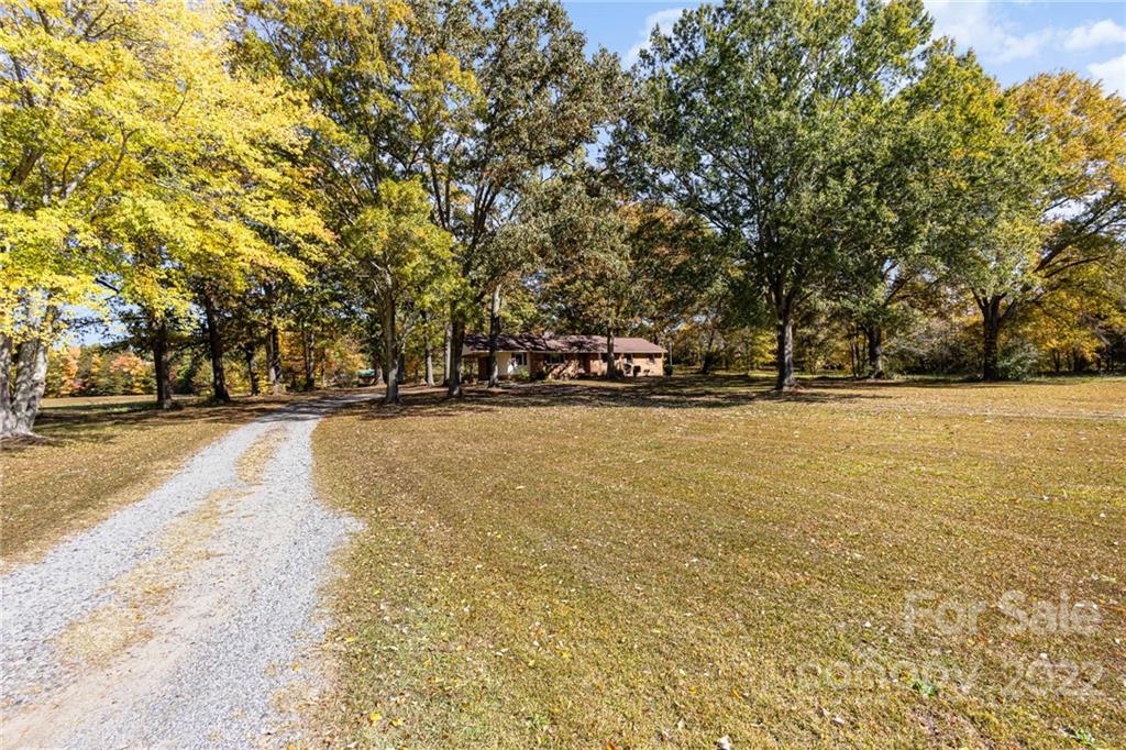 898 East Old Limestone Road York, SC 29745 - Photo 4 of 34 Gallery Image 4