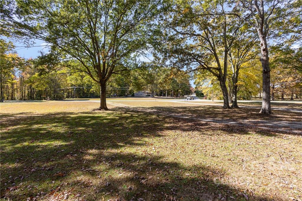 898 East Old Limestone Road York, SC 29745 - Photo 5 of 34 Gallery Image 5