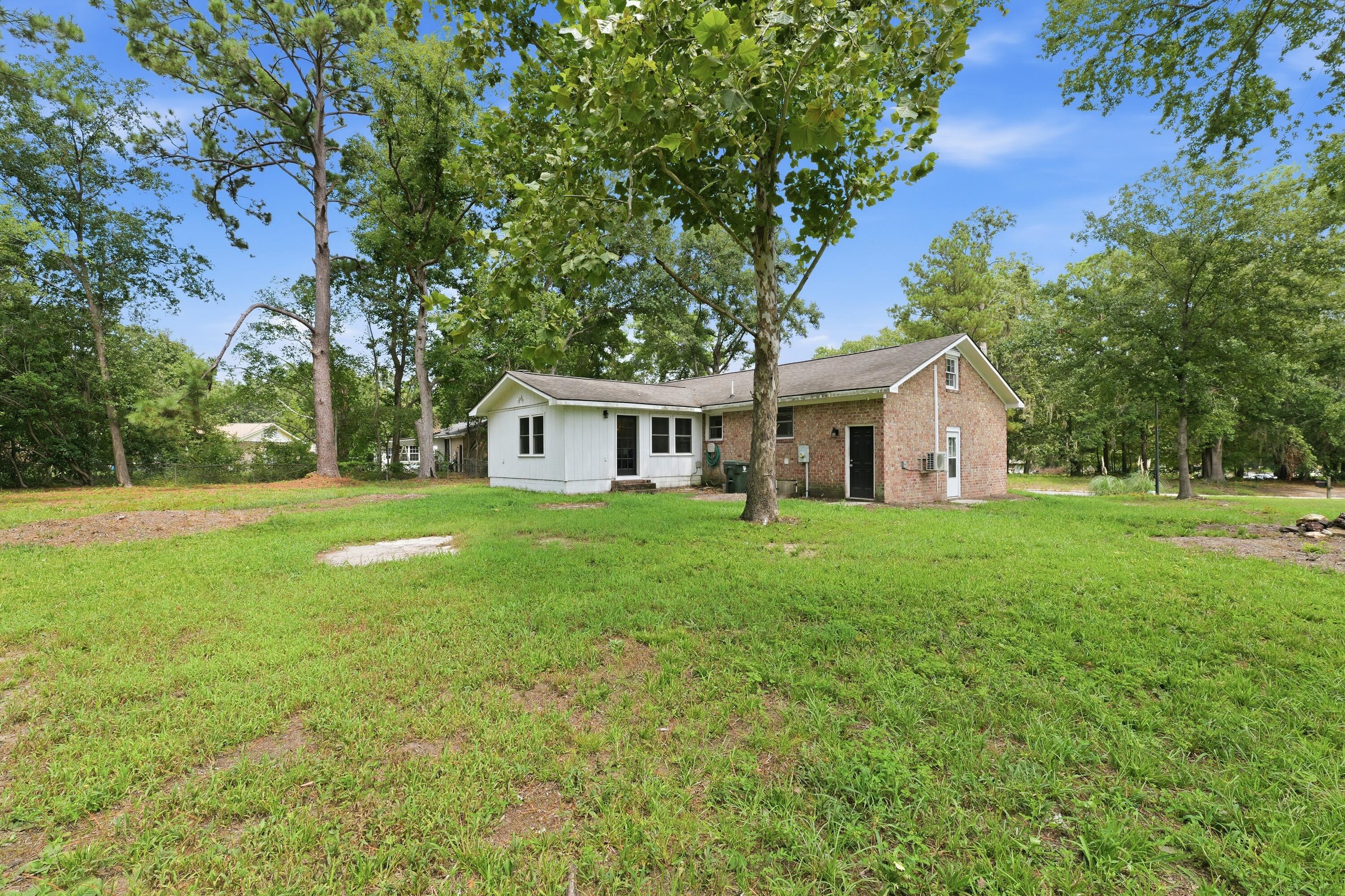 106 Kent Circle Ladson, SC 29456 - Photo 2 of 32 back yard