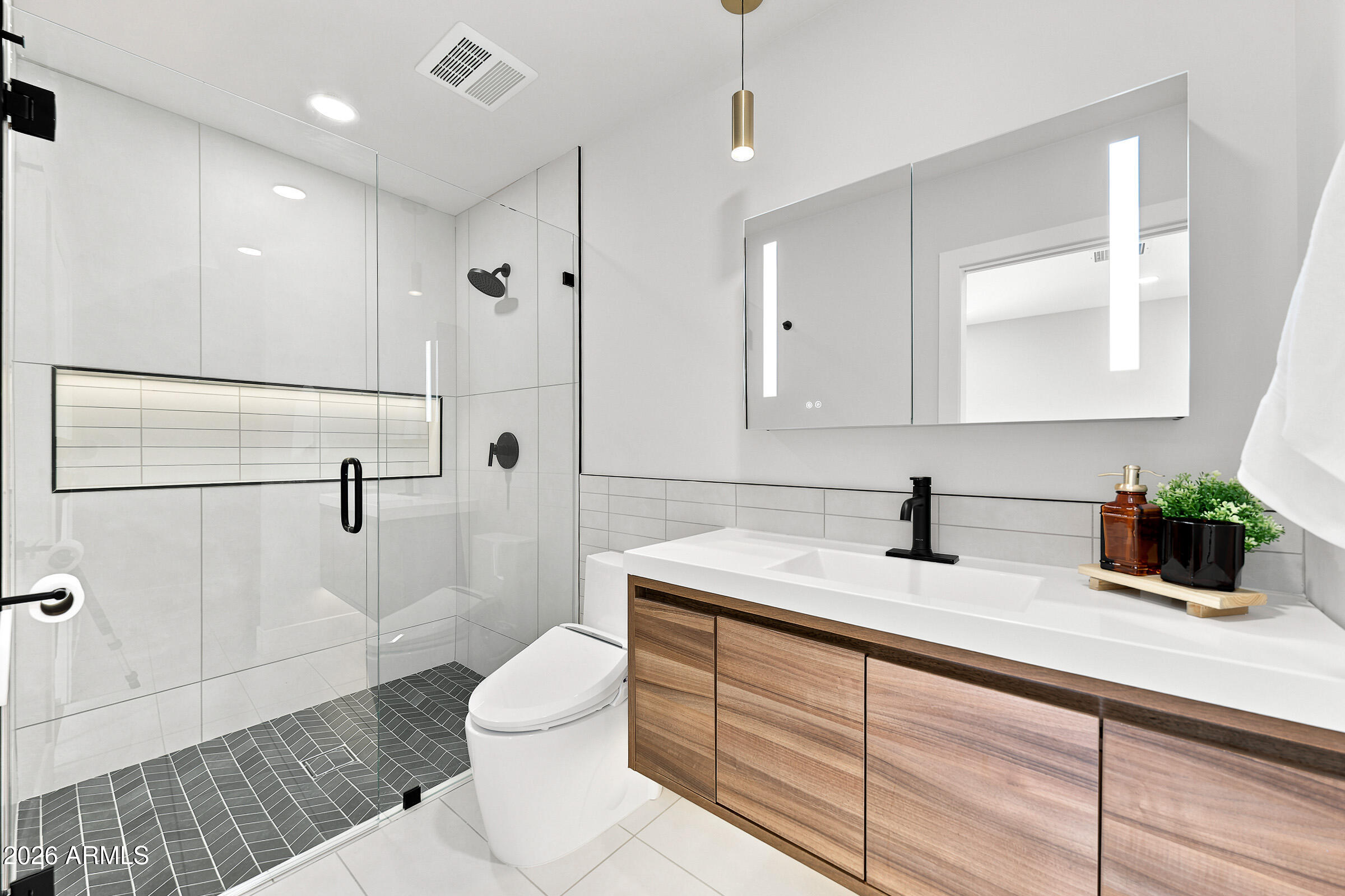 1955 East Greenway Road Phoenix, AZ 85022 - Photo 16 of 38 Ensuite Bathroom 2