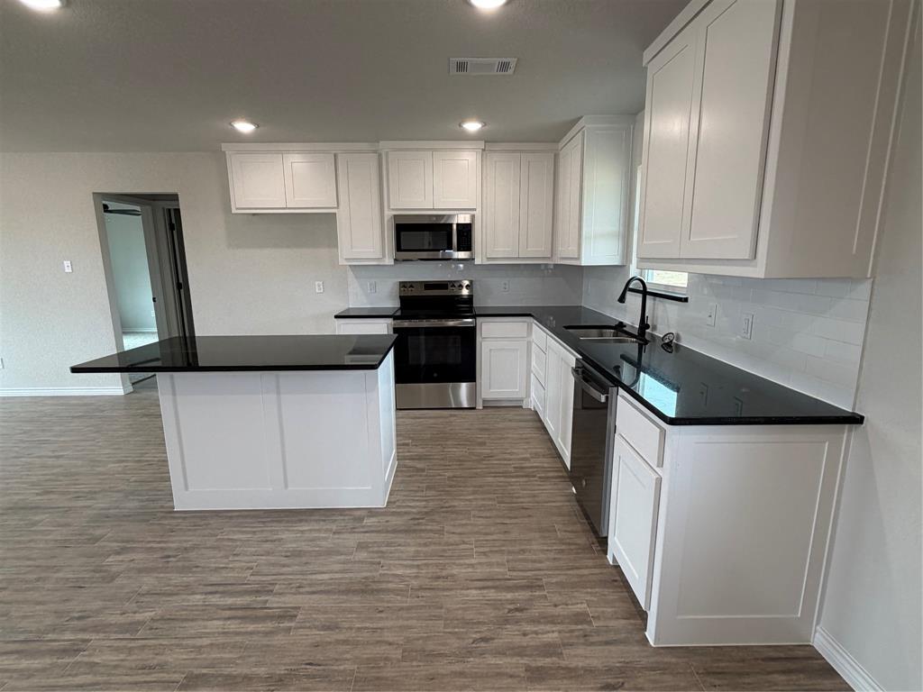 209 Altom Road Springtown, TX 76082 - Photo 6 of 7