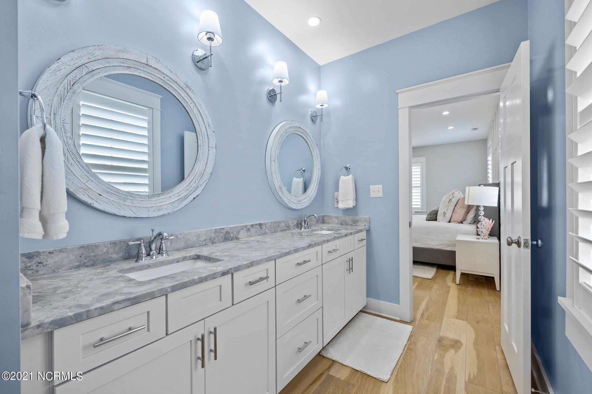 1810 Olde Farm Road Morehead City, NC 28557 - Photo 19 of 59 Master Bath