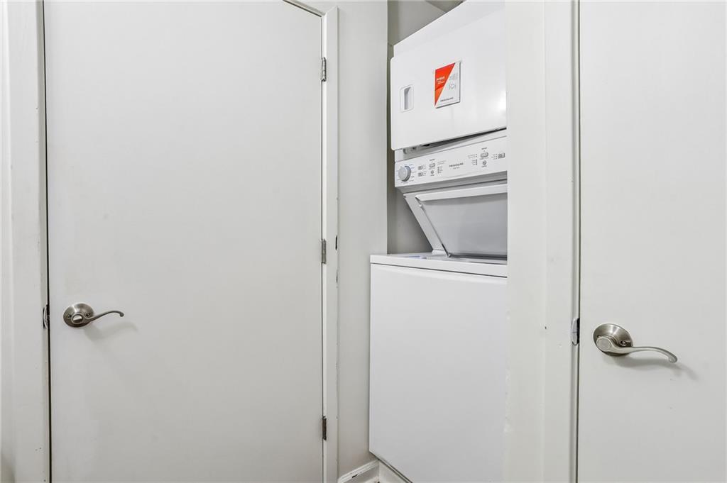 5300 Peachtree Road, Unit 3506 Atlanta, GA 30341 - Photo 18 of 25 a bathroom with a refrigerator