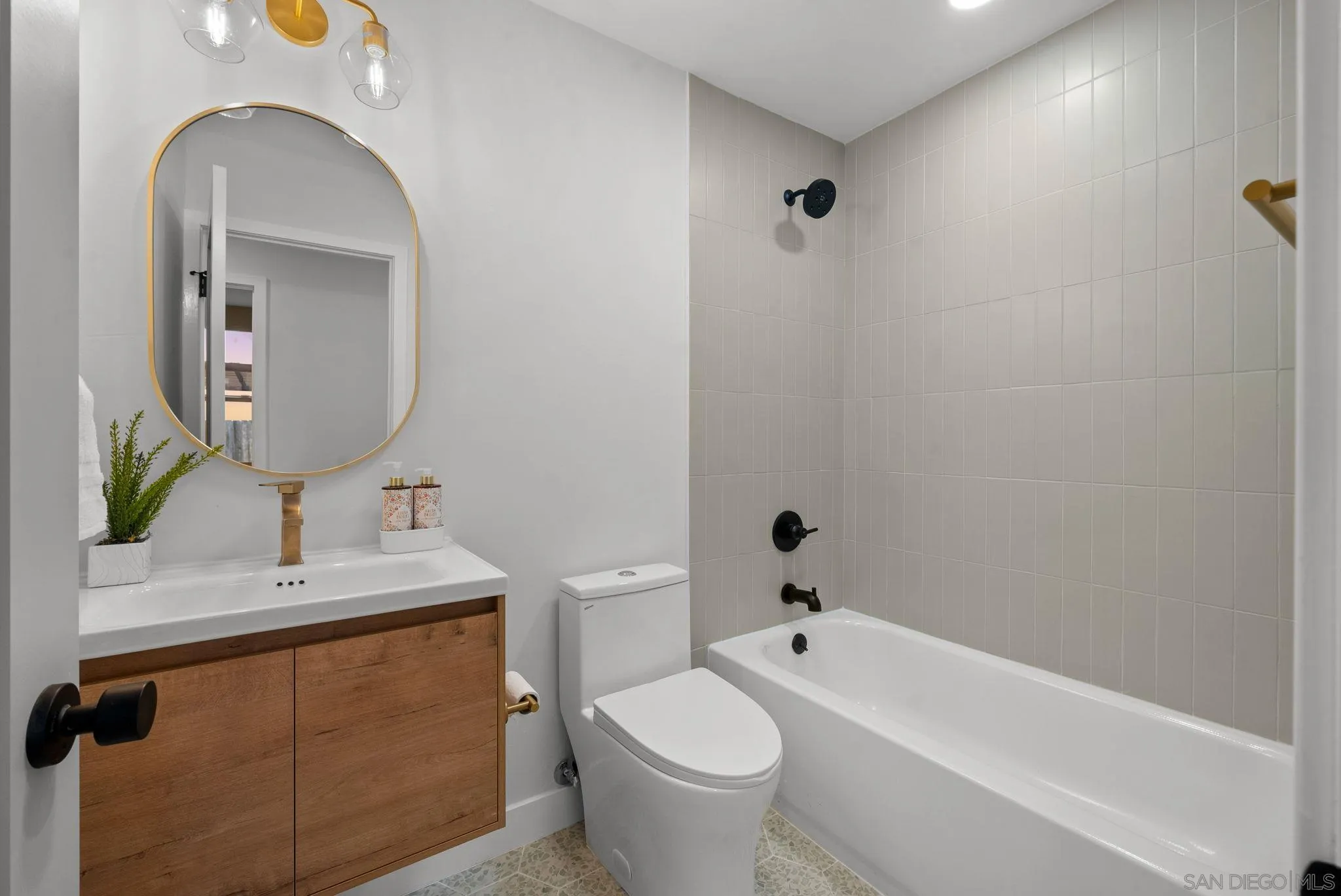 2121 Cardinal Drive San Diego, CA 92108 - Photo 18 of 27 a bathroom with a sink toilet and shower