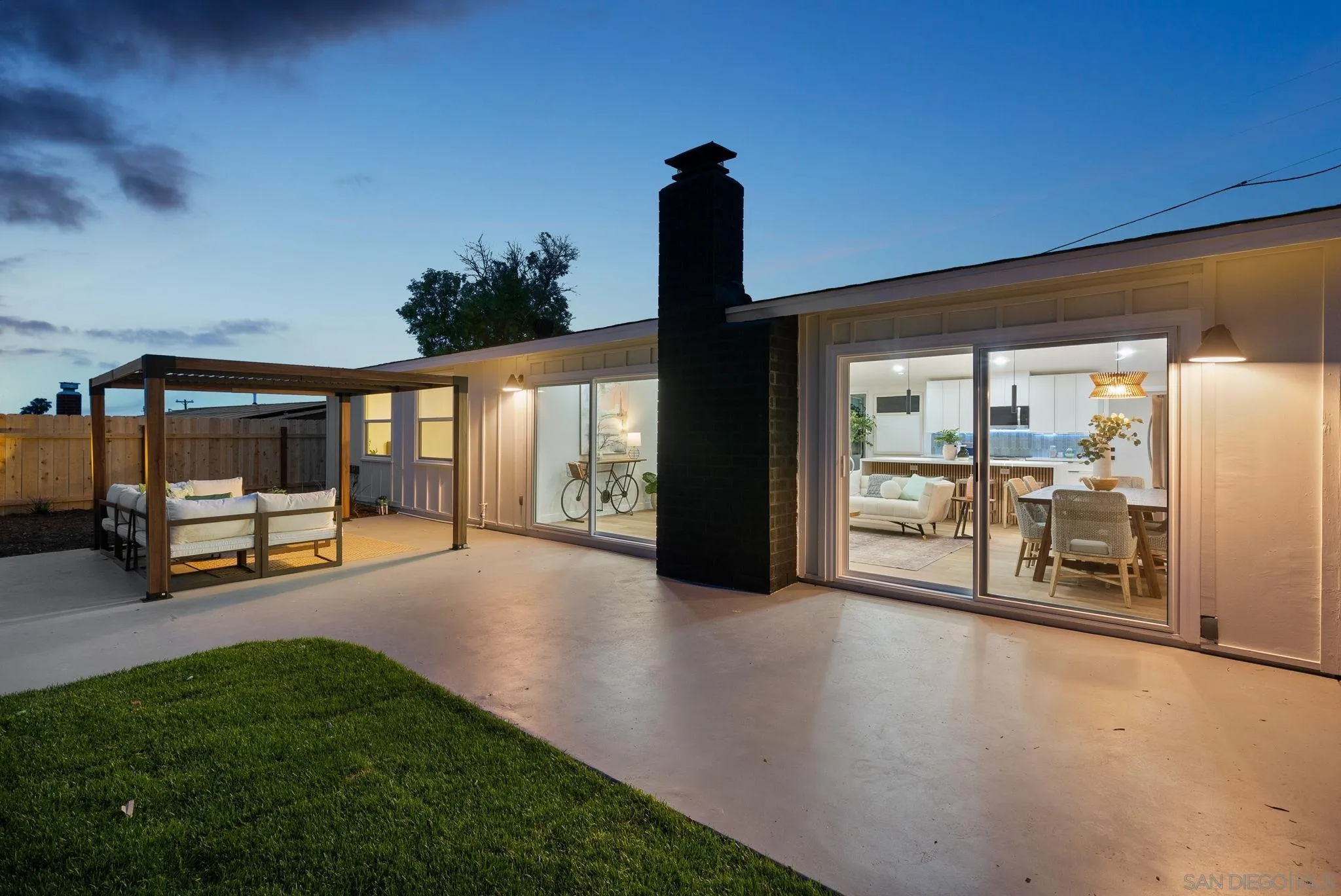 2121 Cardinal Drive San Diego, CA 92108 - Photo 24 of 27 a view of a room with gym equipment