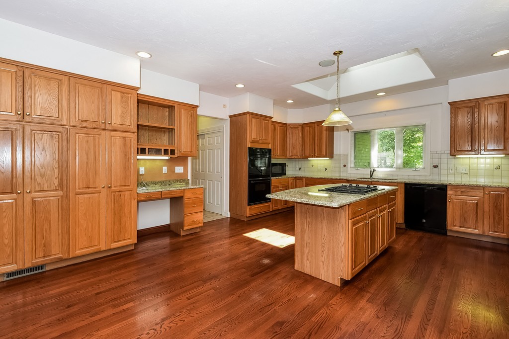 35 Spruce Lane Canton, MA 02021 - Photo 9 of 30 Gallery Image 9