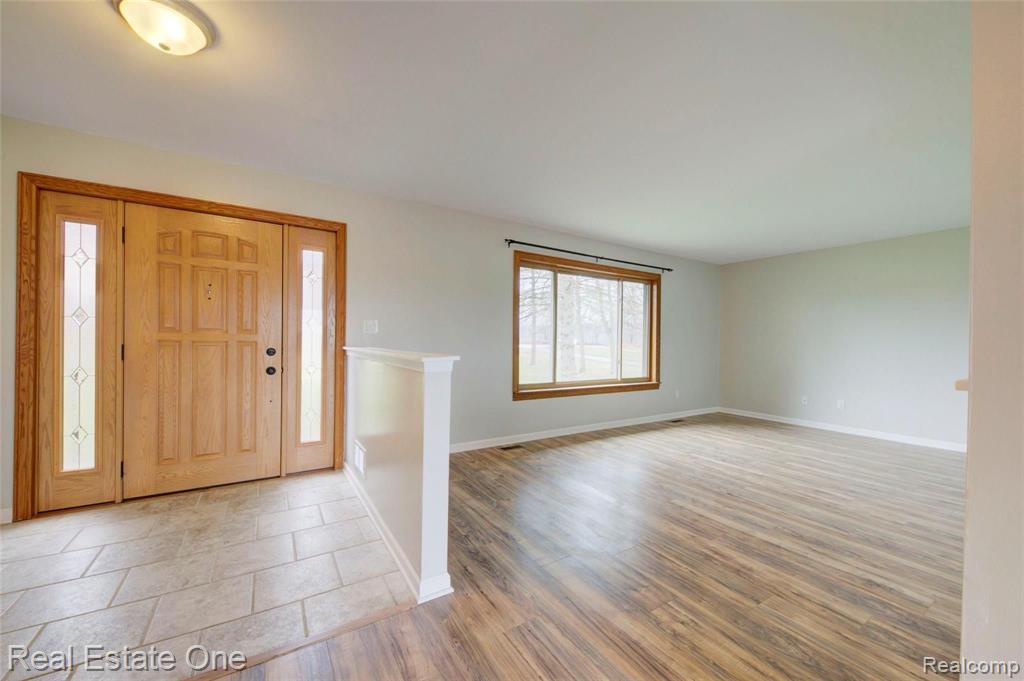 2400 Patterson Lake Road Pinckney, MI 48169 - Photo 12 of 48