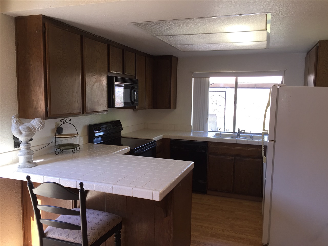 10810 Avenida Roberta Spring Valley, CA 91978 - Photo 7 of 25 FUNCTIONAL KITCHEN WITH SERVING COUNTER