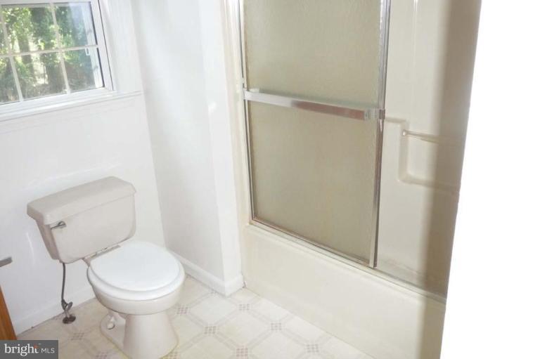 9203 Fort Foote Road Fort Washington, MD 20744 - Photo 4 of 7 Photo 1 of Main Level Bath