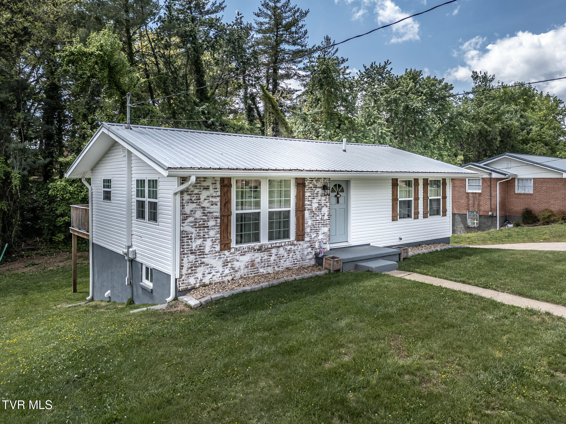 114 Mayor Avenue Greeneville, TN 37745 - Photo 2 of 71 114MayorAveG_077
