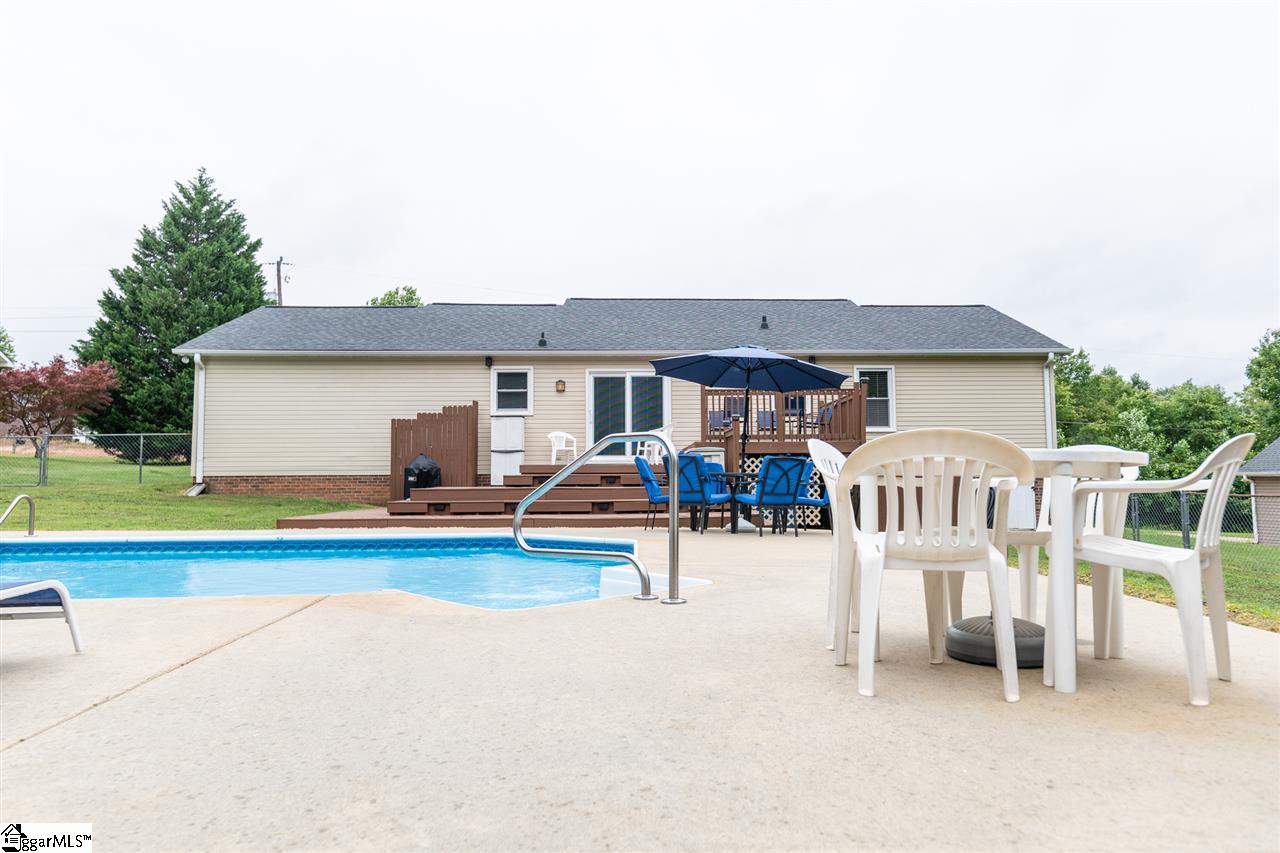 618 Chick Springs Road Taylors, SC 29687 - Photo 4 of 24 Gallery Image 4