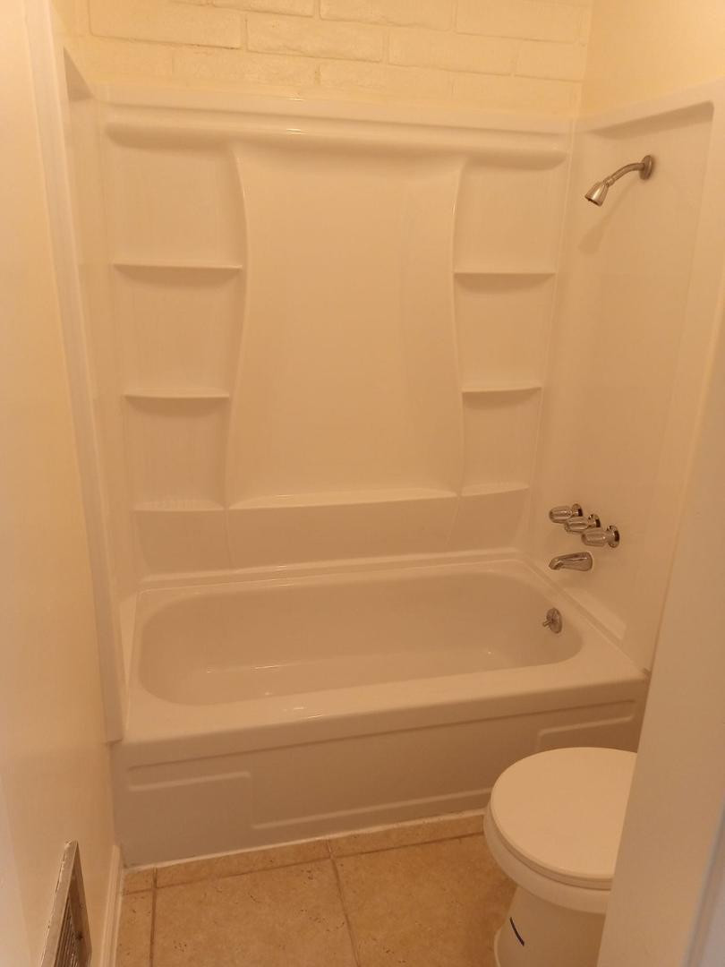 4140 East Cliffside Trail, Unit H Rimrock, AZ 86335 - Photo 4 of 15 a bathroom with a toilet and a shower