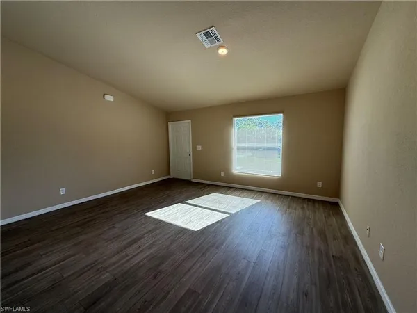 $1,900 | 6129 Laurelwood Drive, Fort Myers, FL 33905