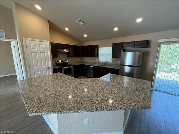 $1,900 | 6129 Laurelwood Drive, Fort Myers, FL 33905