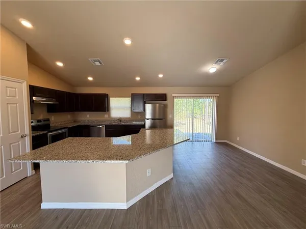 $1,900 | 6129 Laurelwood Drive, Fort Myers, FL 33905