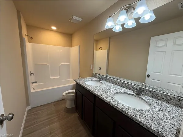 $1,900 | 6129 Laurelwood Drive, Fort Myers, FL 33905