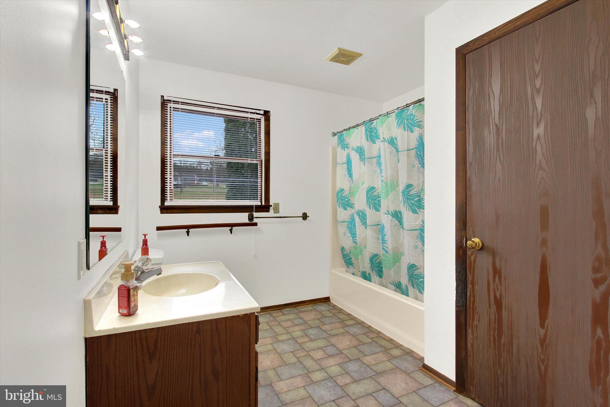 9230 Orchard Road Spring Grove, PA 17362 - Photo 9 of 28 Gallery Image 9